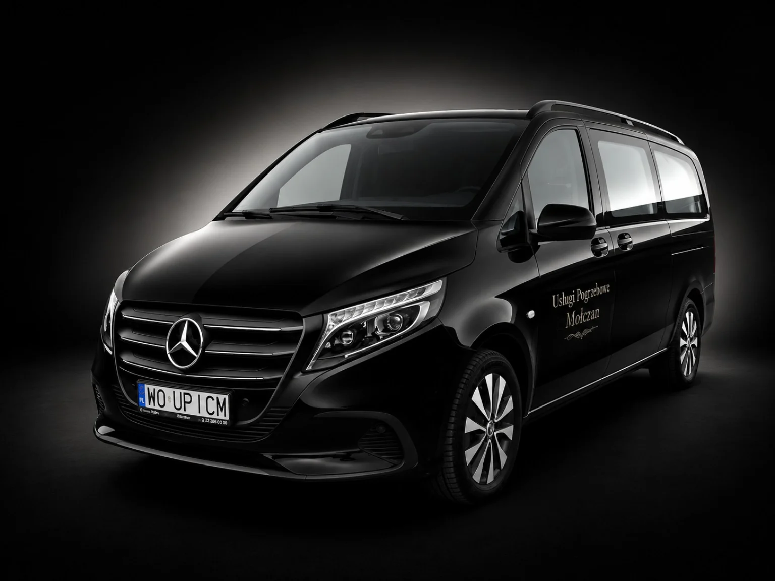 Czarny karawan Mercedes - drugi widok